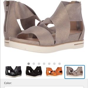 Eileen Fisher SZ 7.5 Sport PlatinumMetallic Sandal